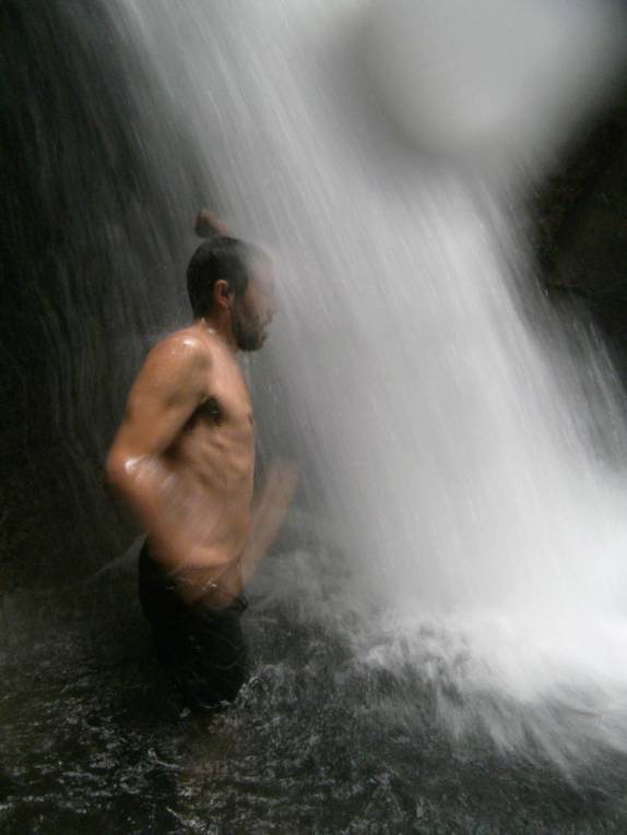 Maravilhoso banho na segunda cachoeira do Titou Gorge, no Trois Pitons National Park, em Dominica, no Caribe